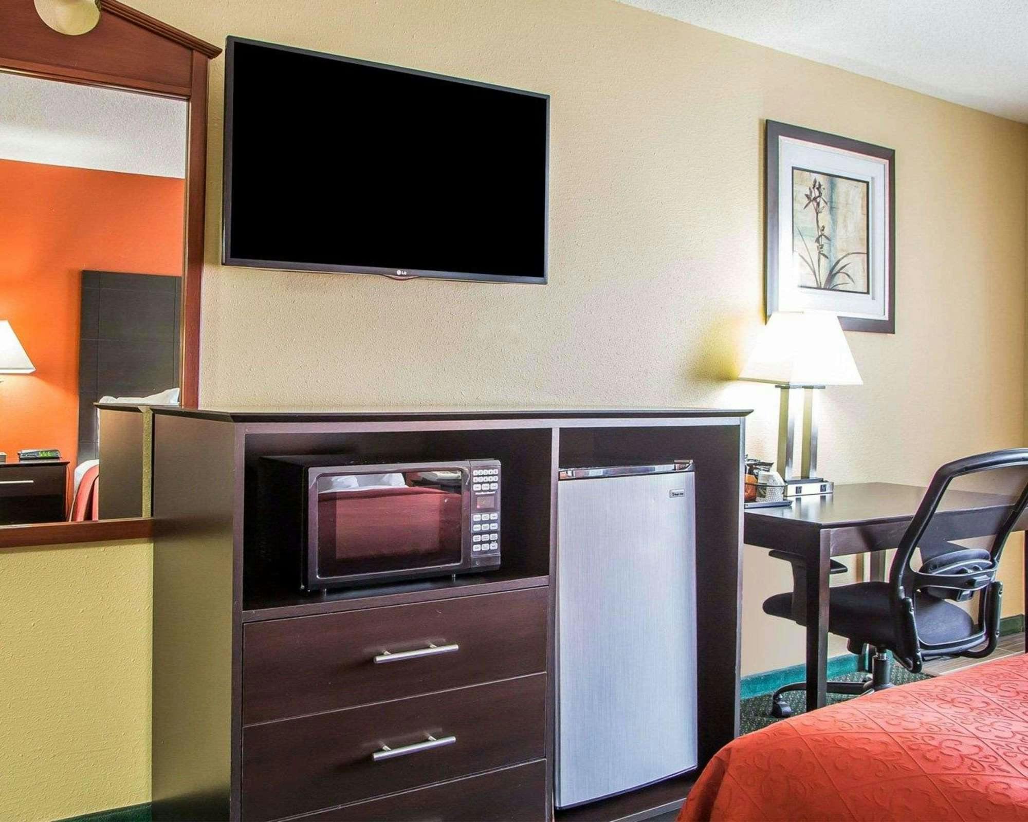 Hotel Quality Inn Morton at I-74 photo 5