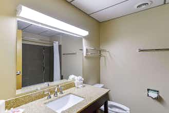 Hotel Quality Suites Lubbock Southwest photo 2