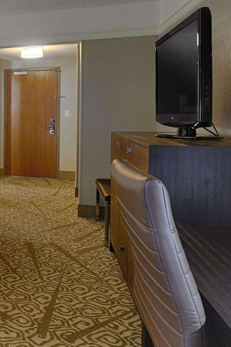 Hotel DoubleTree by Hilton San Francisco Airport North Bayfront photo 2