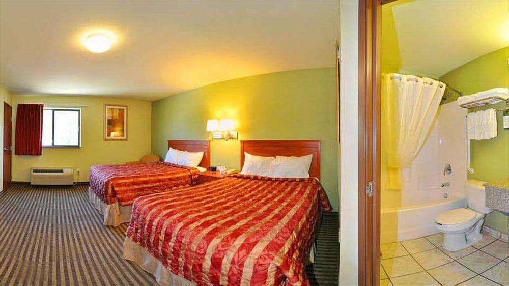 Hotel Suburban Studios Near Panama City Beach photo 2