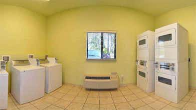 Hotel Suburban Studios near Panama City Beach photo 4
