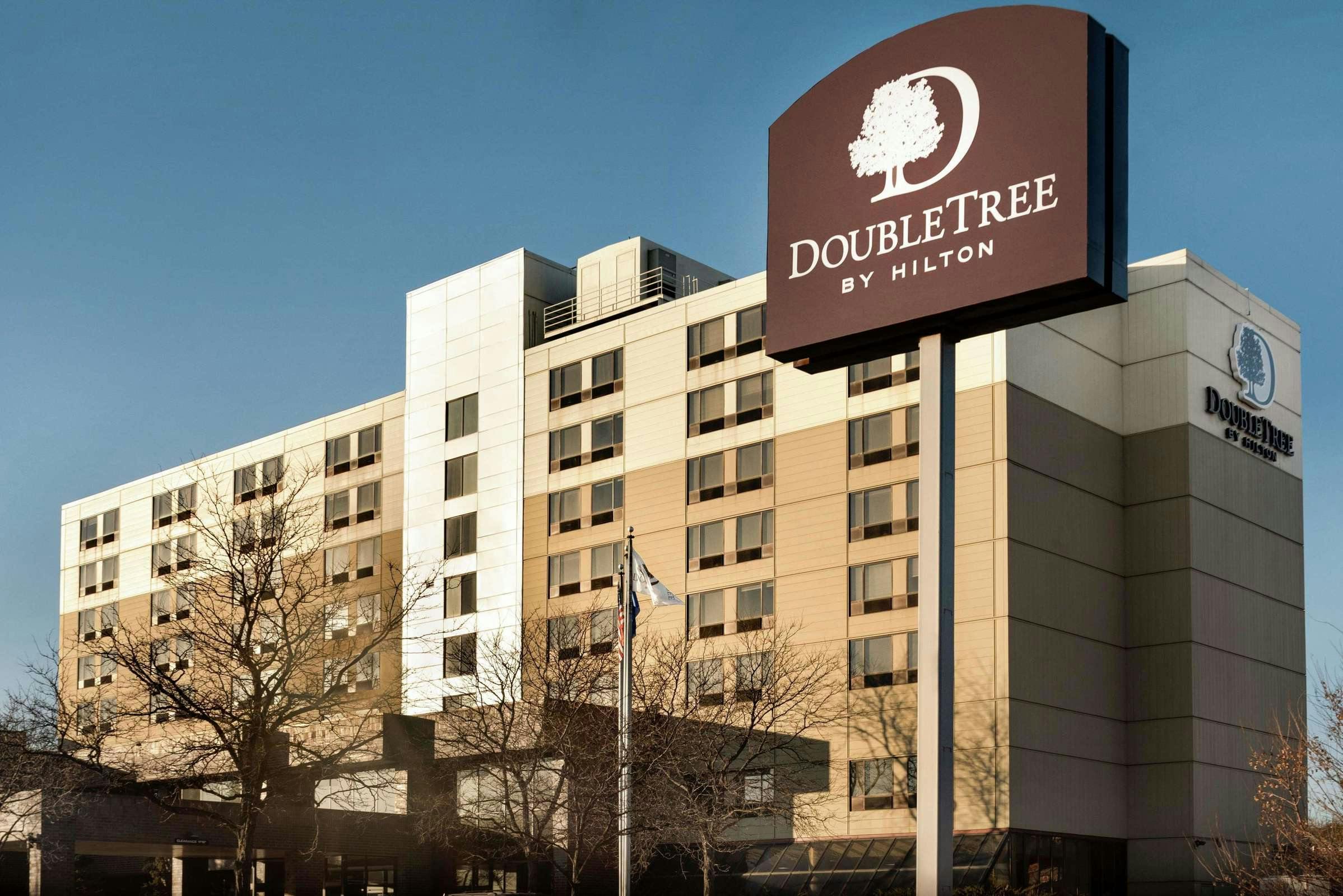 Hotel Doubletree By Hilton St. Paul East photo 2