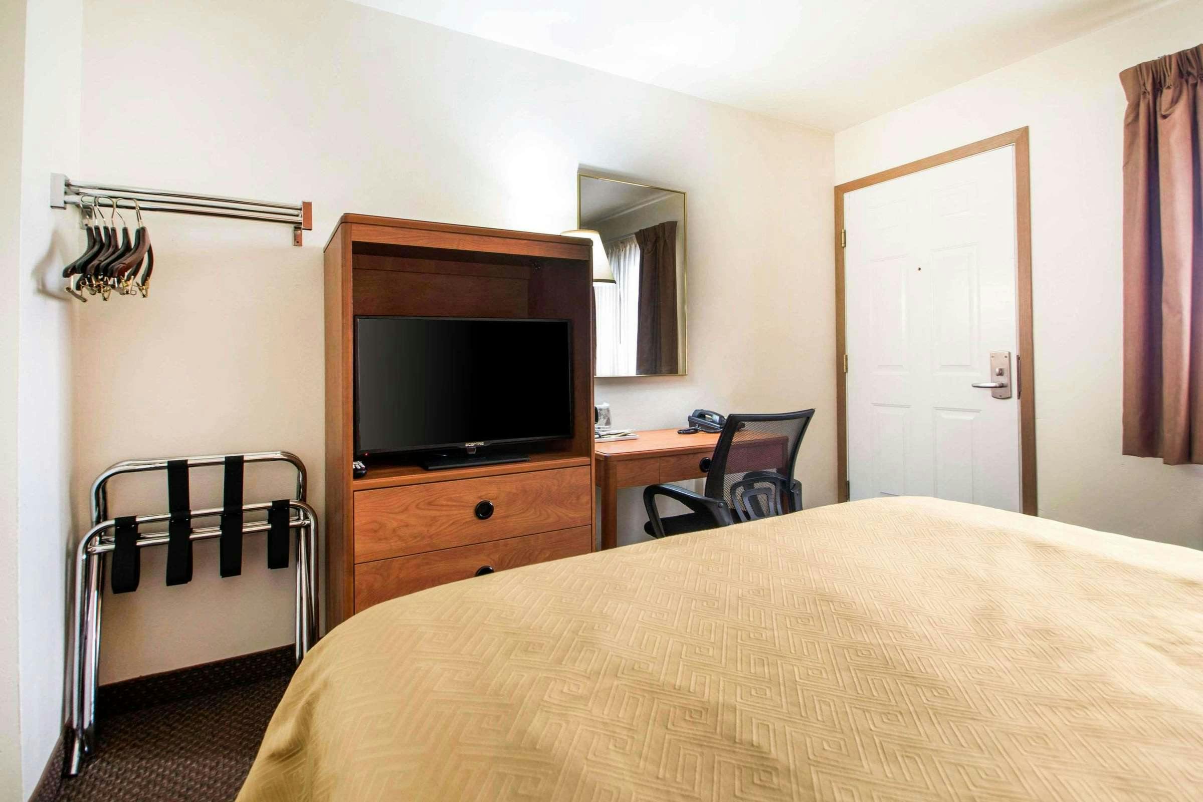 Hotel Clarion Pointe Tomah photo 2