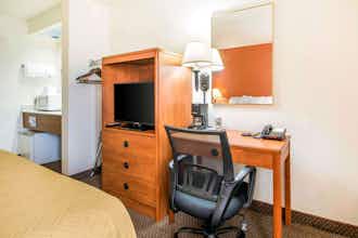 Hotel Red Roof Inn & Suites Tomah photo 3
