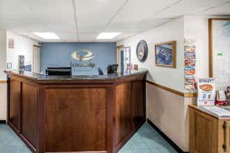 Hotel Red Roof Inn & Suites Tomah photo 5