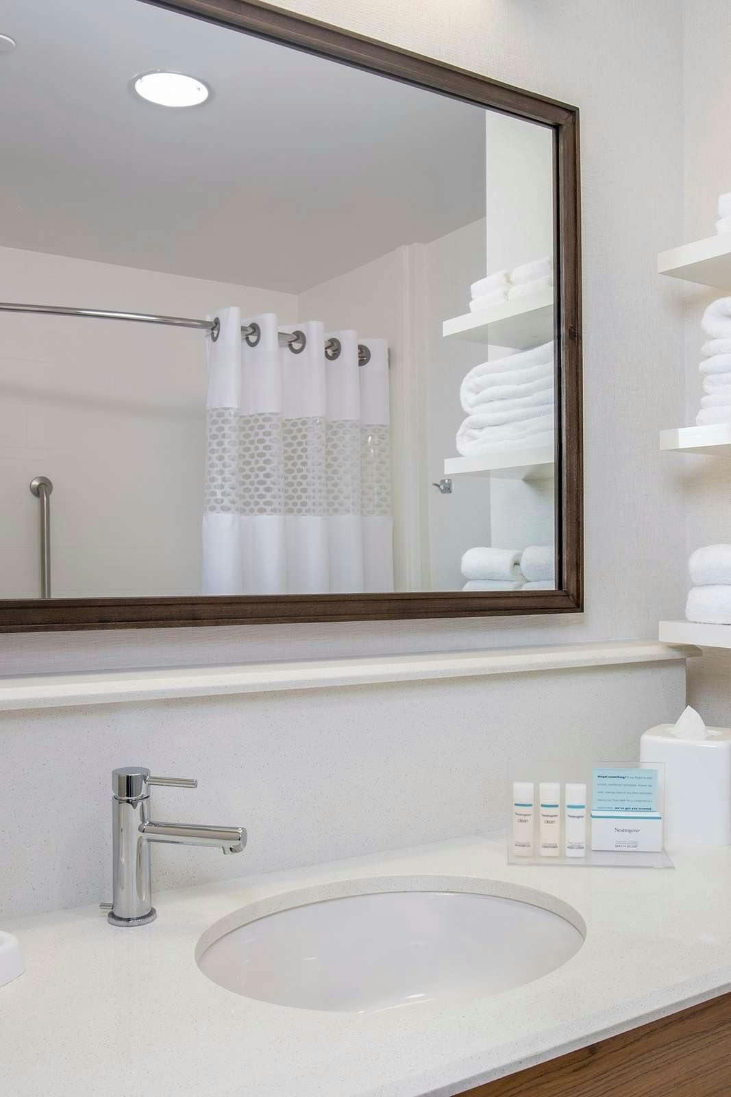 Hotel Hampton Inn & Suites Oahu Kapolei photo 4