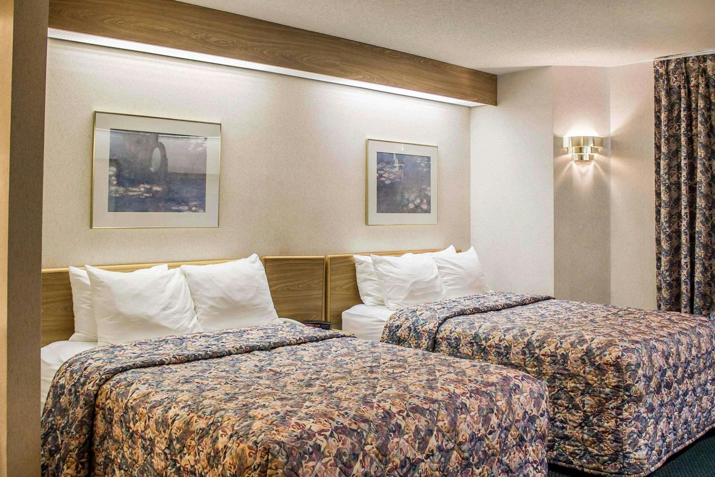 Hotel Rodeway Inn Abbotsford WI photo 2