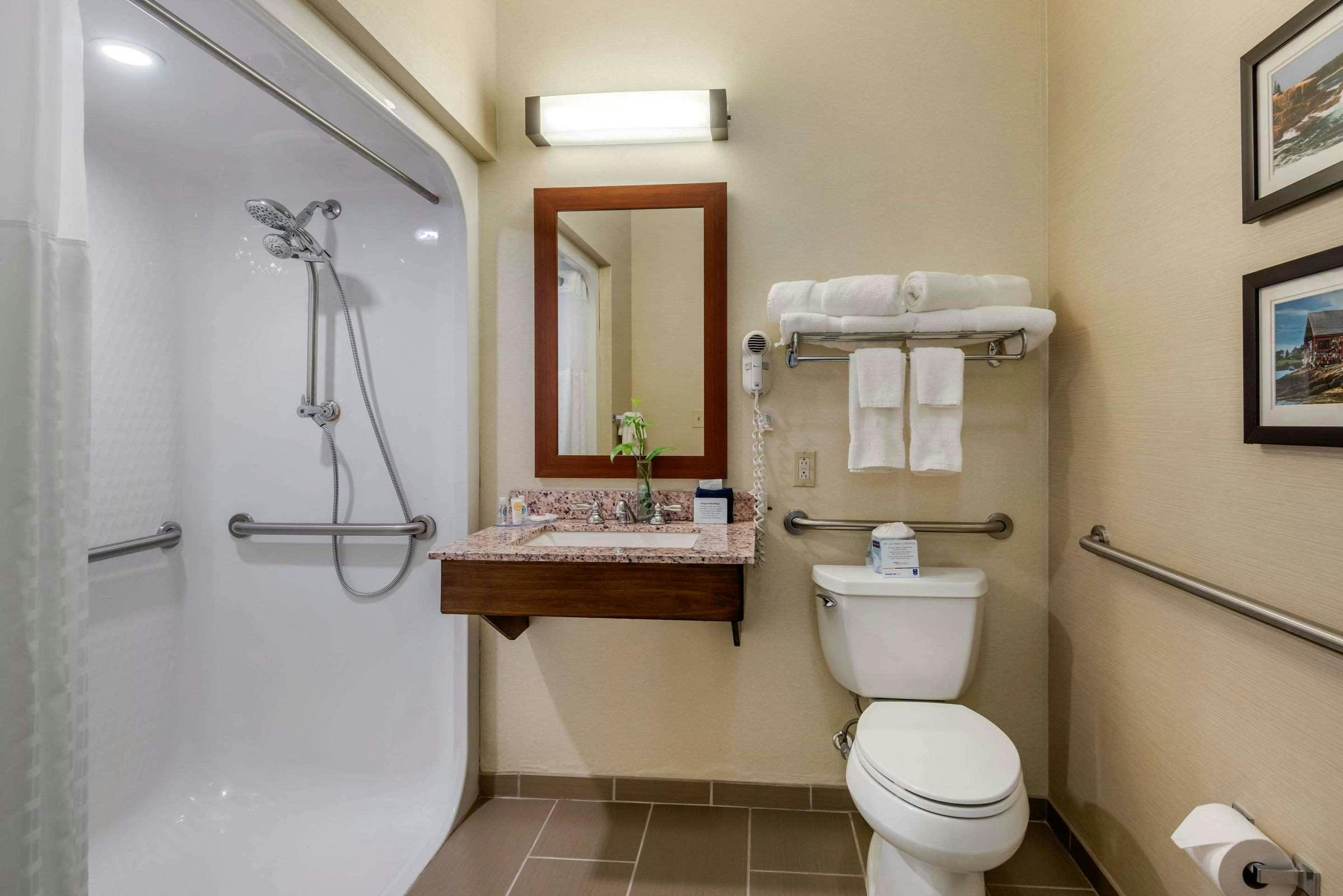 Hotel Comfort Inn Ellsworth - Bar Harbor photo 4