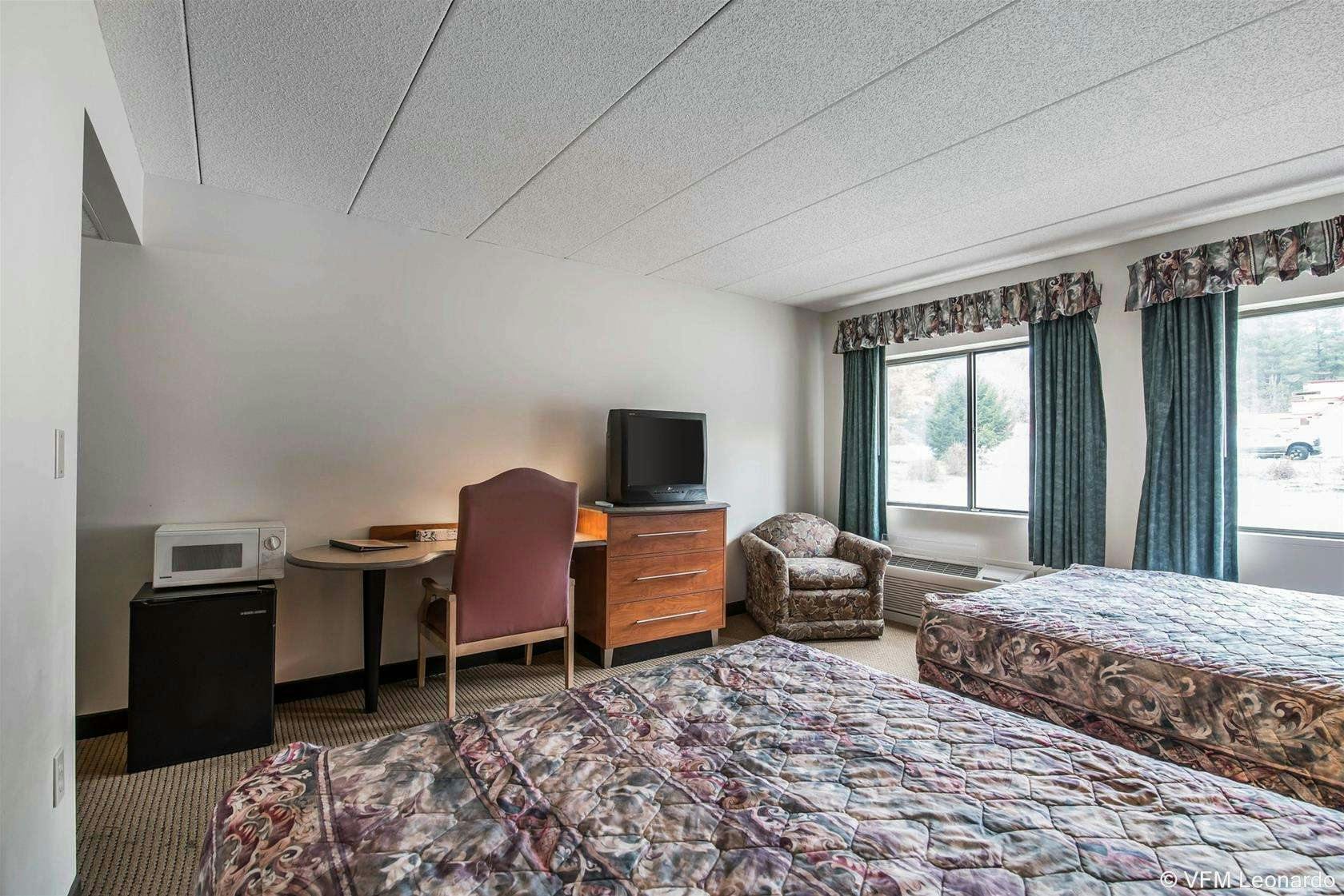 Hotel Econo Lodge Near Plymouth State University photo 2