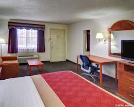 Hotel Super 8 by Wyndham Decatur Texas photo 4