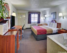 Hotel Super 8 by Wyndham Decatur Texas photo 5