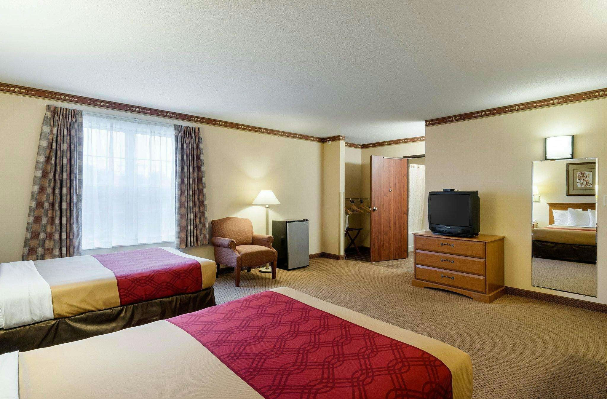 Econo Lodge Hadley near University