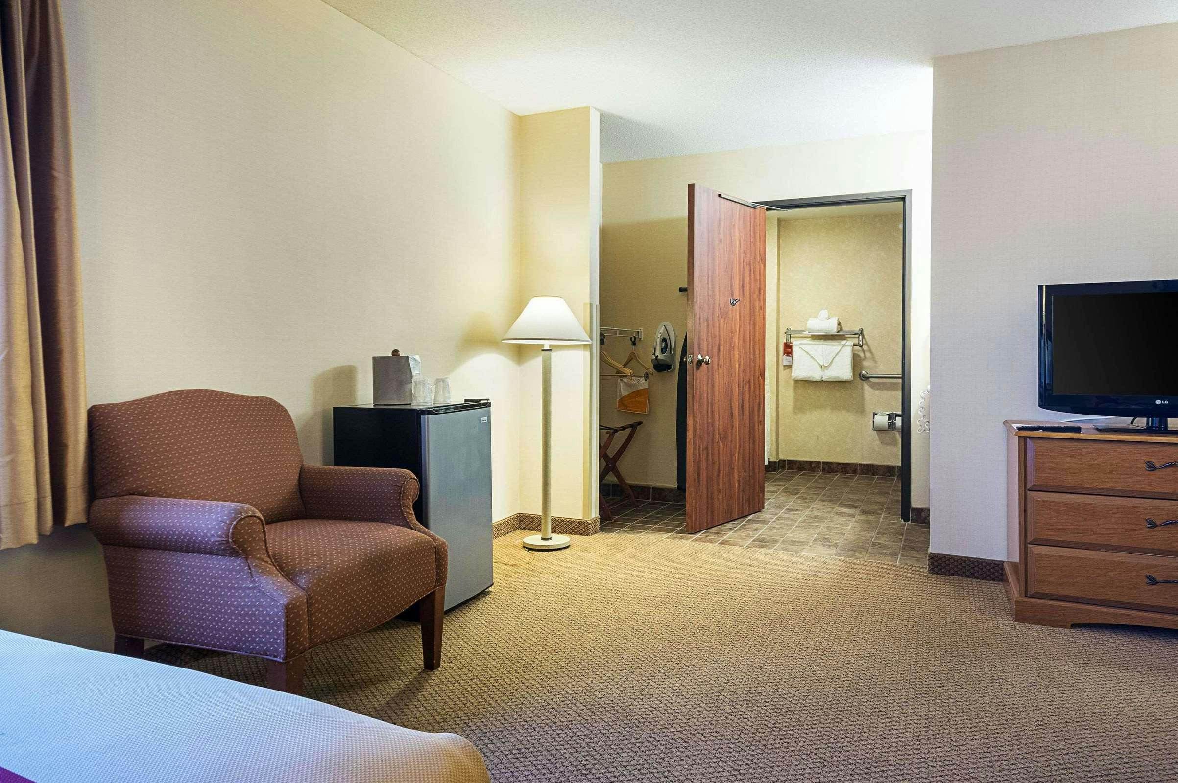 Hotel Econo Lodge Hadley near University photo 5