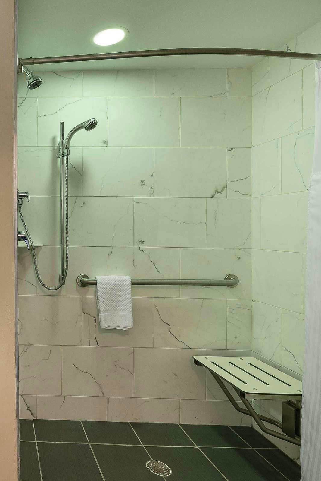 Hotel Doubletree By Hilton Cape Cod Hyannis photo 4