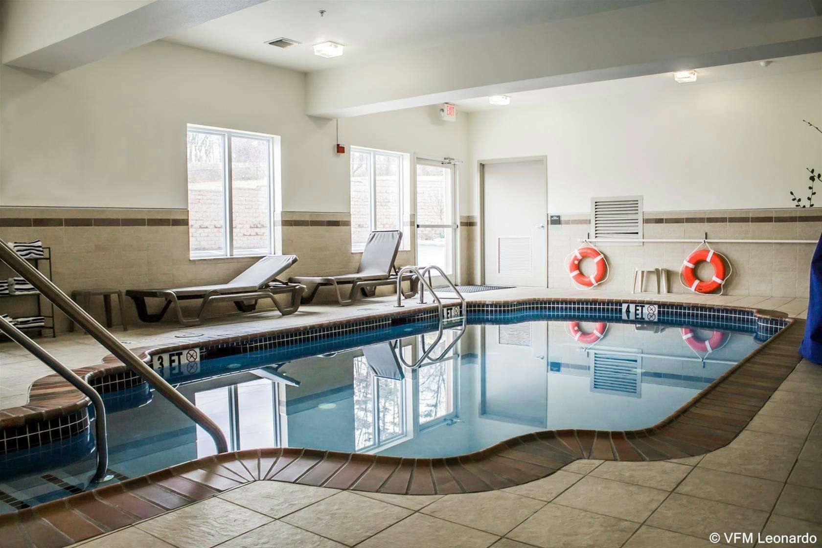 Hotel Express Inn & Suites photo 2