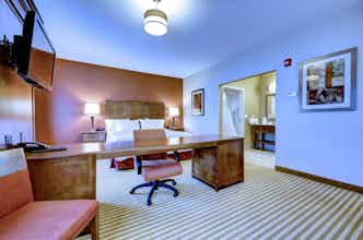 Hotel Hampton Inn and Suites Harrisburg/North photo 3