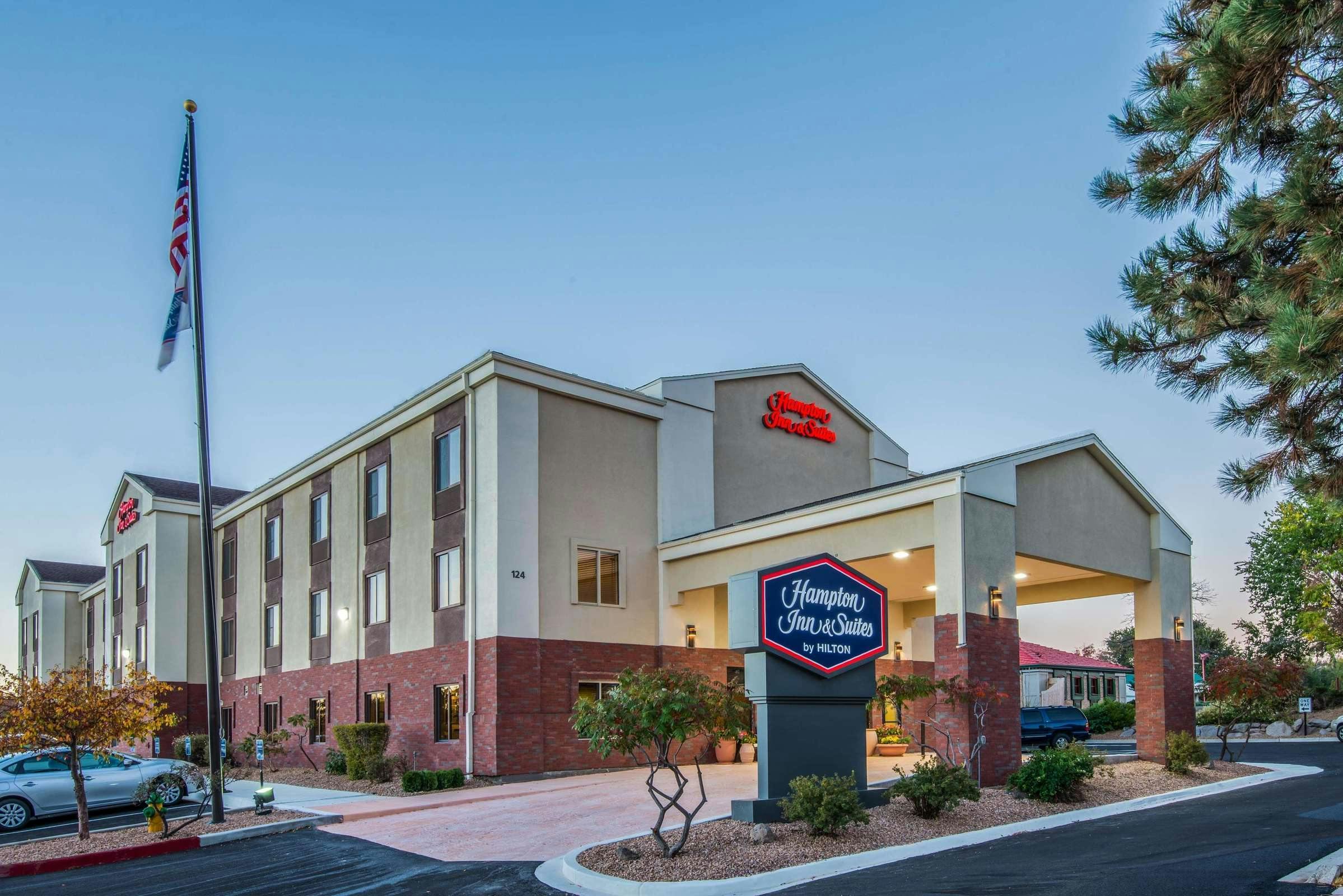 Hotel Hampton Inn & Suites by Hilton Los Alamos White Rock photo 1