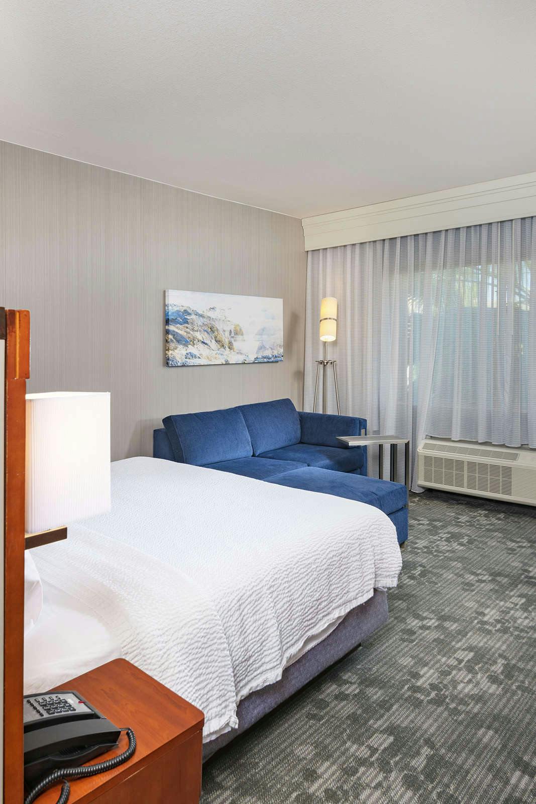 Hotel Courtyard Santa Ana Orange County photo 2