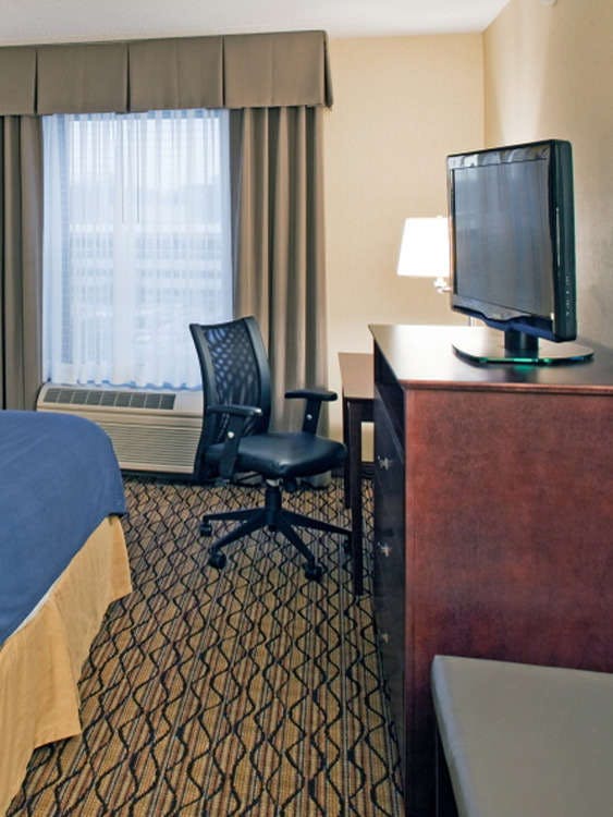 Hotel Holiday Inn Express Omaha West photo 2