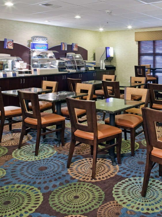 Hotel Holiday Inn Express Omaha West photo 4