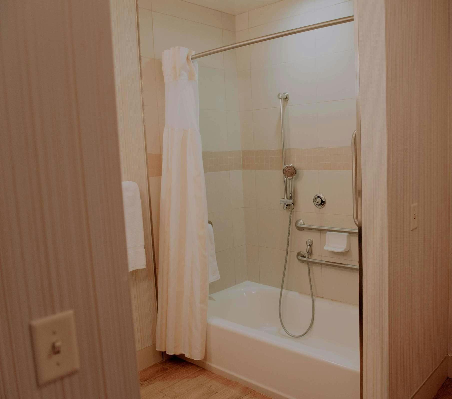 Hotel Hilton Garden Inn Auburn NY photo 3