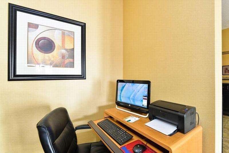 Hotel Comfort Inn & Suites Mason City - Clear Lake photo 4