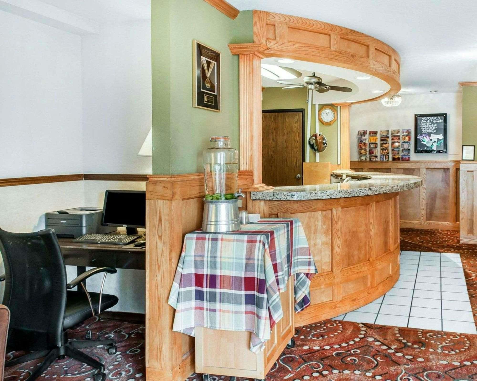 Hotel Quality Inn & Suites Farmington photo 4