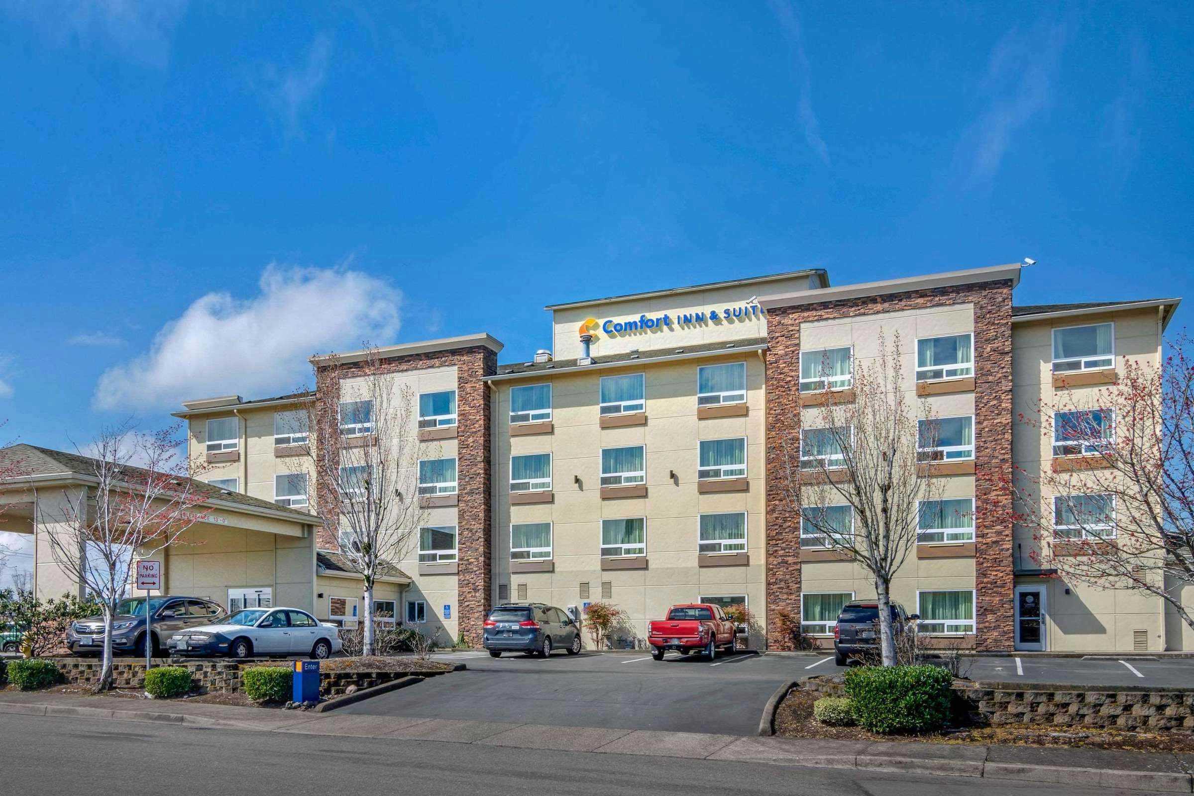 Comfort Inn & Suites Salem Northeast