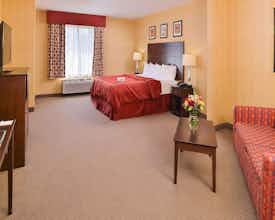 Hotel Quality Suites Stratford CT photo 1