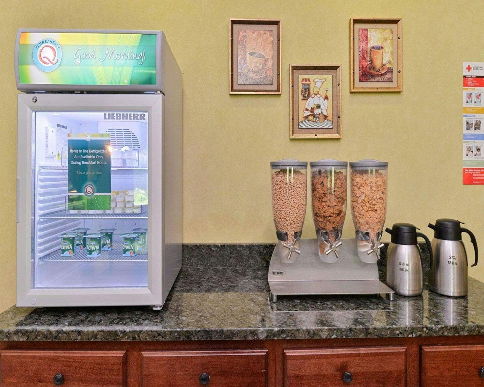 Hotel Quality Suites Stratford CT photo 4