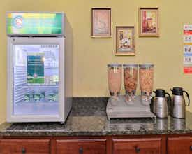 Hotel Quality Suites Stratford CT photo 4