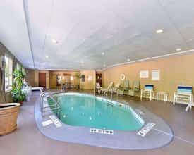 Hotel Quality Suites Stratford CT photo 3