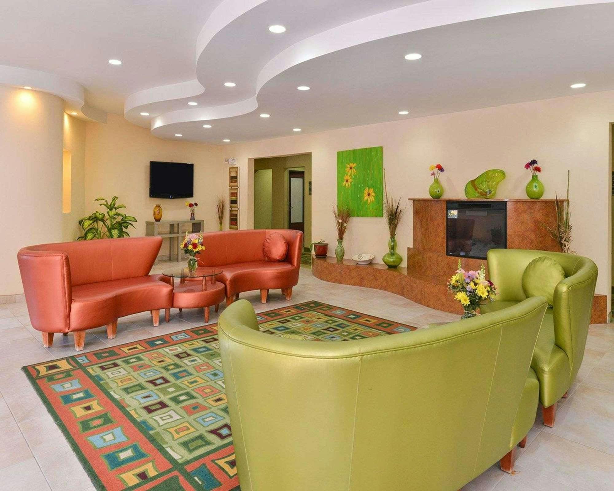 Hotel Quality Suites Stratford CT photo 2