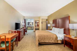 Hotel Quality Inn & Suites Olde Town photo 5