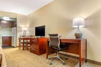 Hotel Quality Inn & Suites Olde Town photo 1
