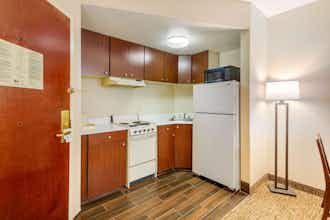 Hotel Quality Inn & Suites Olde Town photo 4