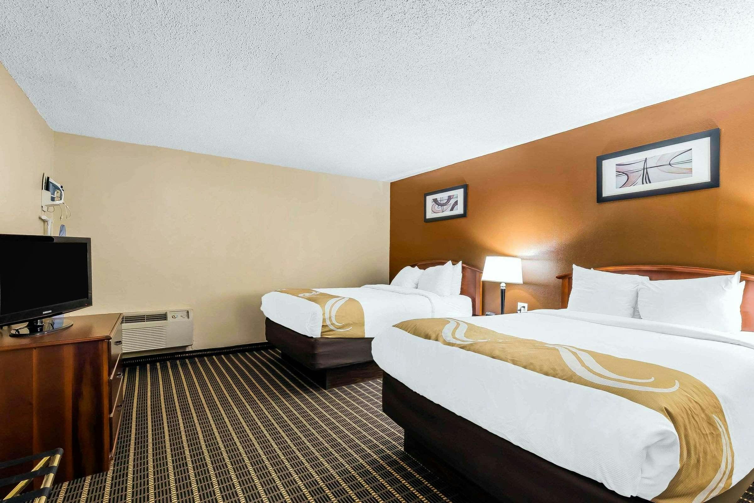 Hotel Quality Inn & Suites Sevierville - Pigeon Forge photo 2