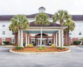 Hotel Comfort Inn & Suites Patriots Point photo 1
