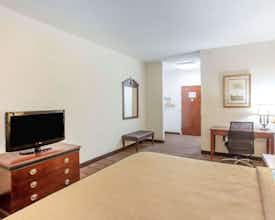 Hotel Comfort Inn & Suites Patriots Point photo 4