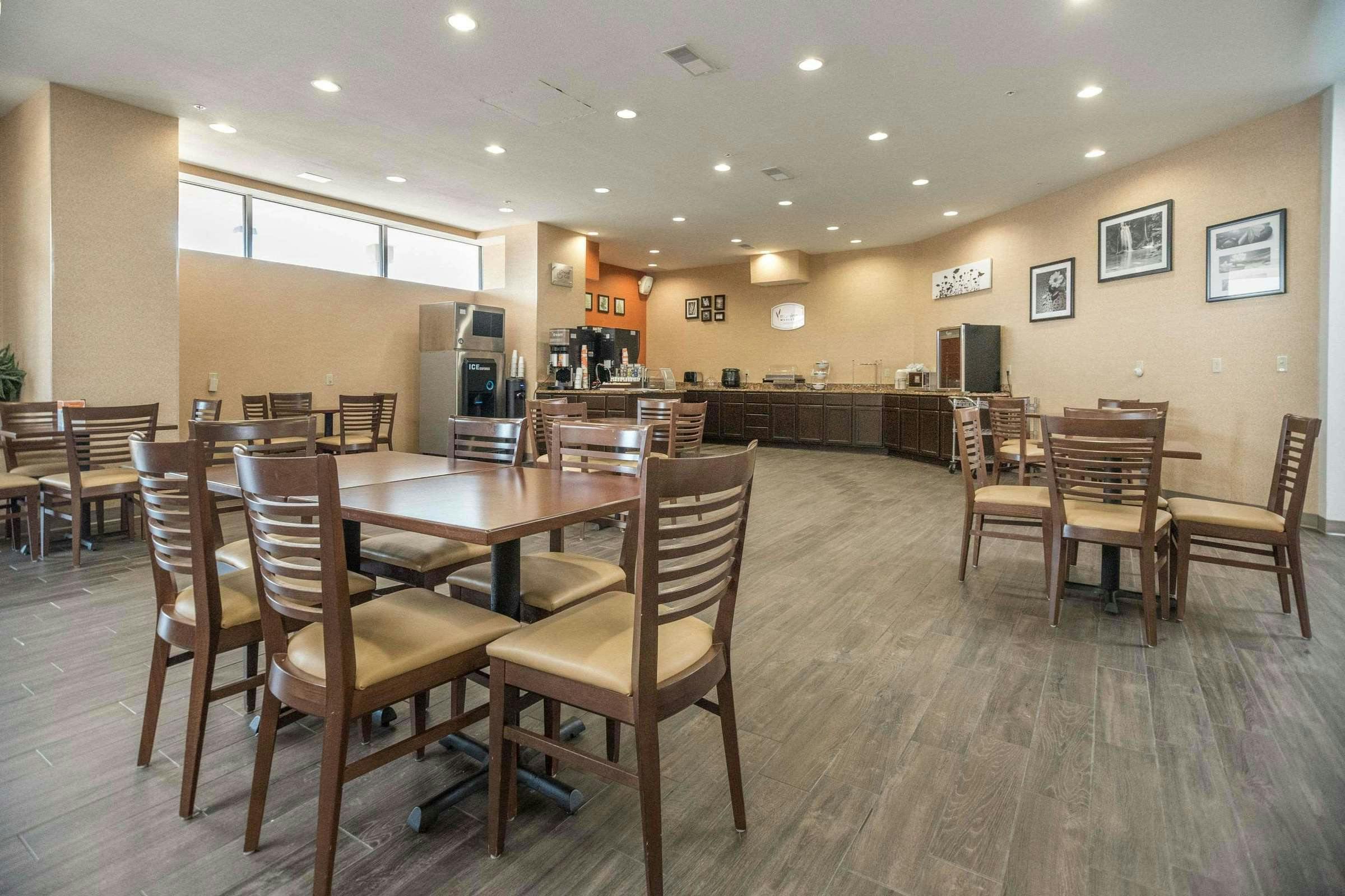 Hotel Sleep Inn & Suites and Conference Center Downtown photo 5