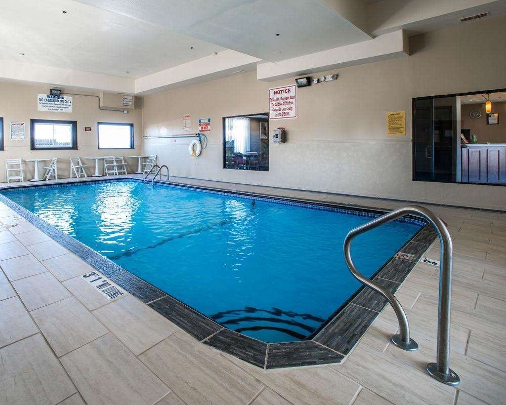 Hotel Comfort Inn & Suites Hazelwood - St. Louis photo 1