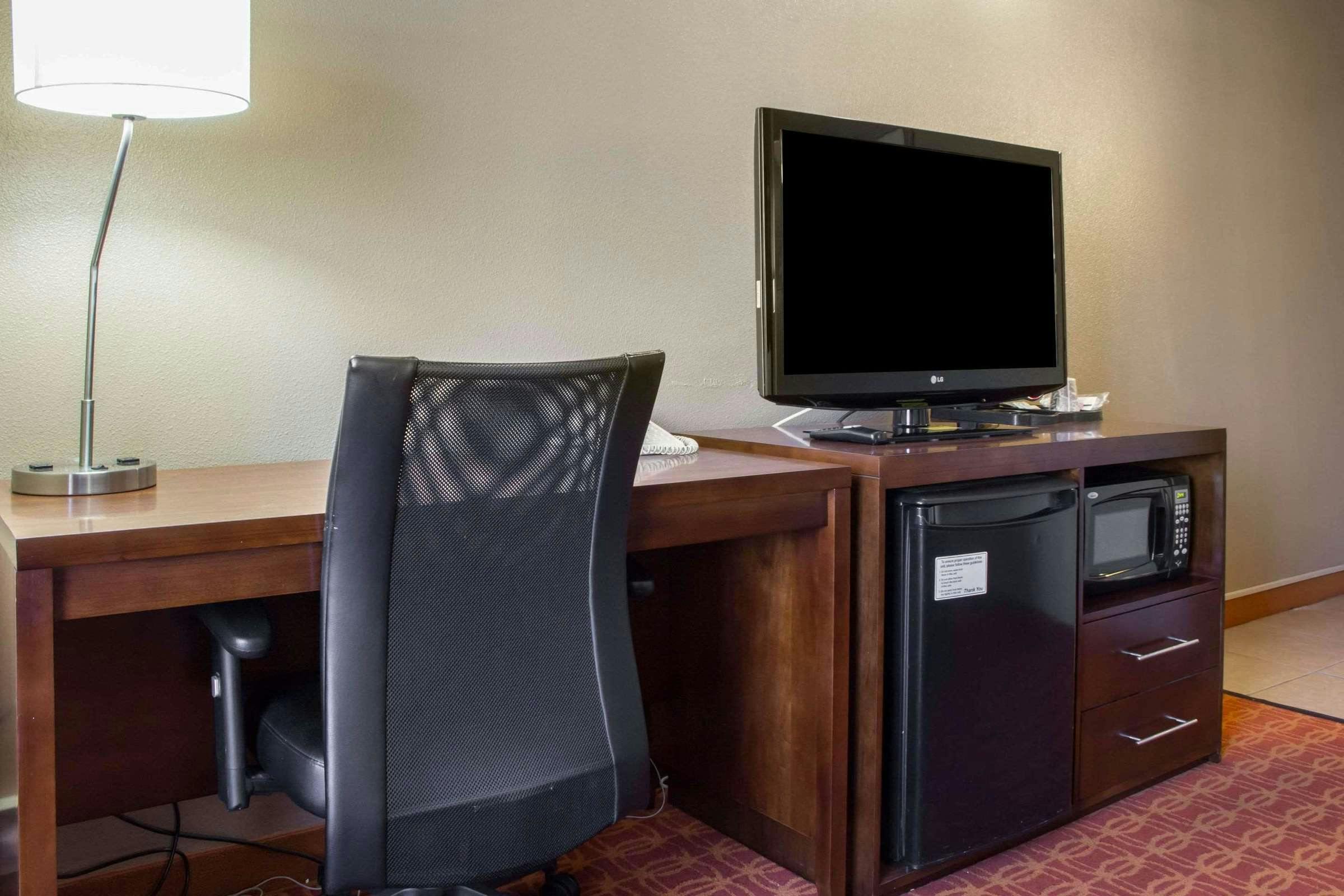 Hotel Comfort Inn & Suites near Kino Sports Complex photo 2