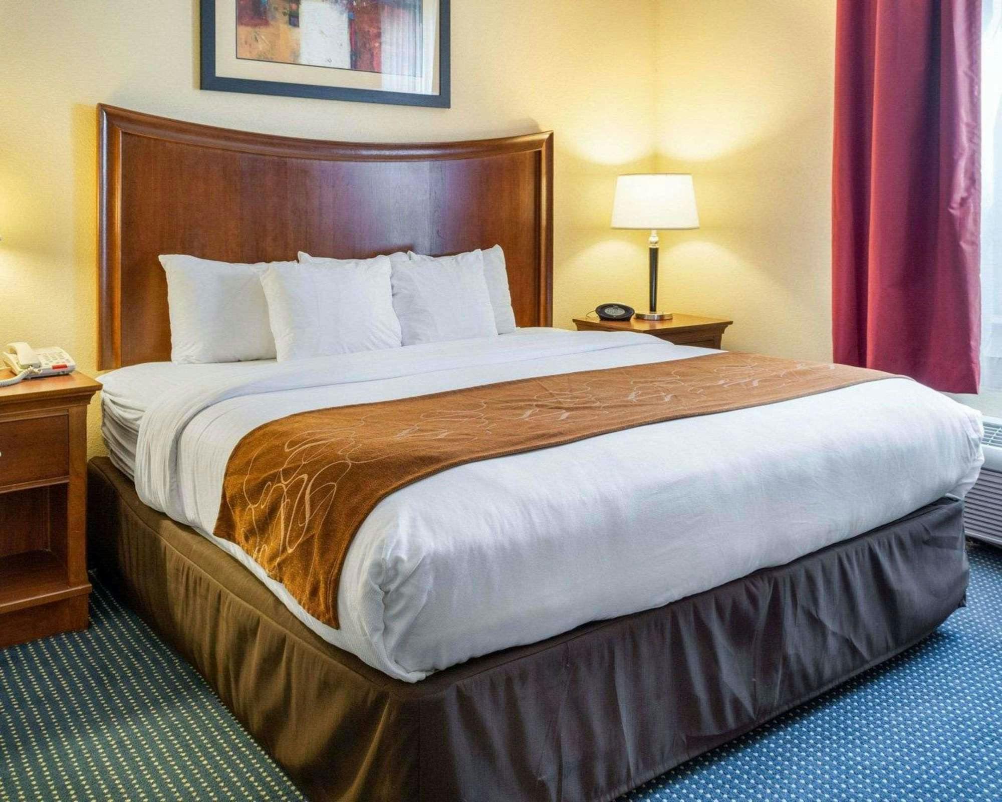 Hotel Comfort Suites Airport photo 1