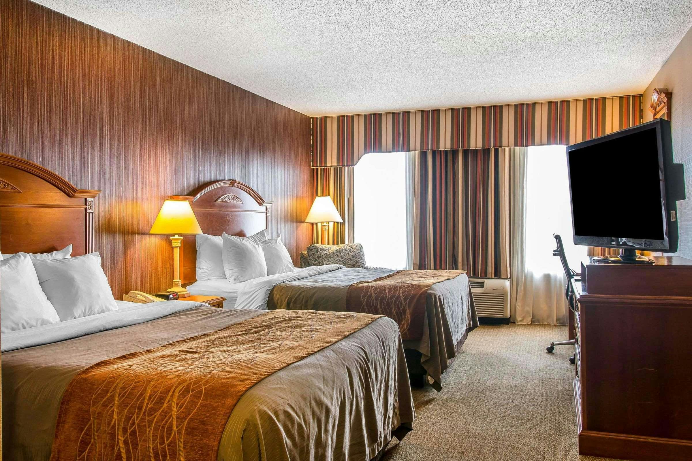 Hotel Comfort Inn Chelsea, MI photo 4