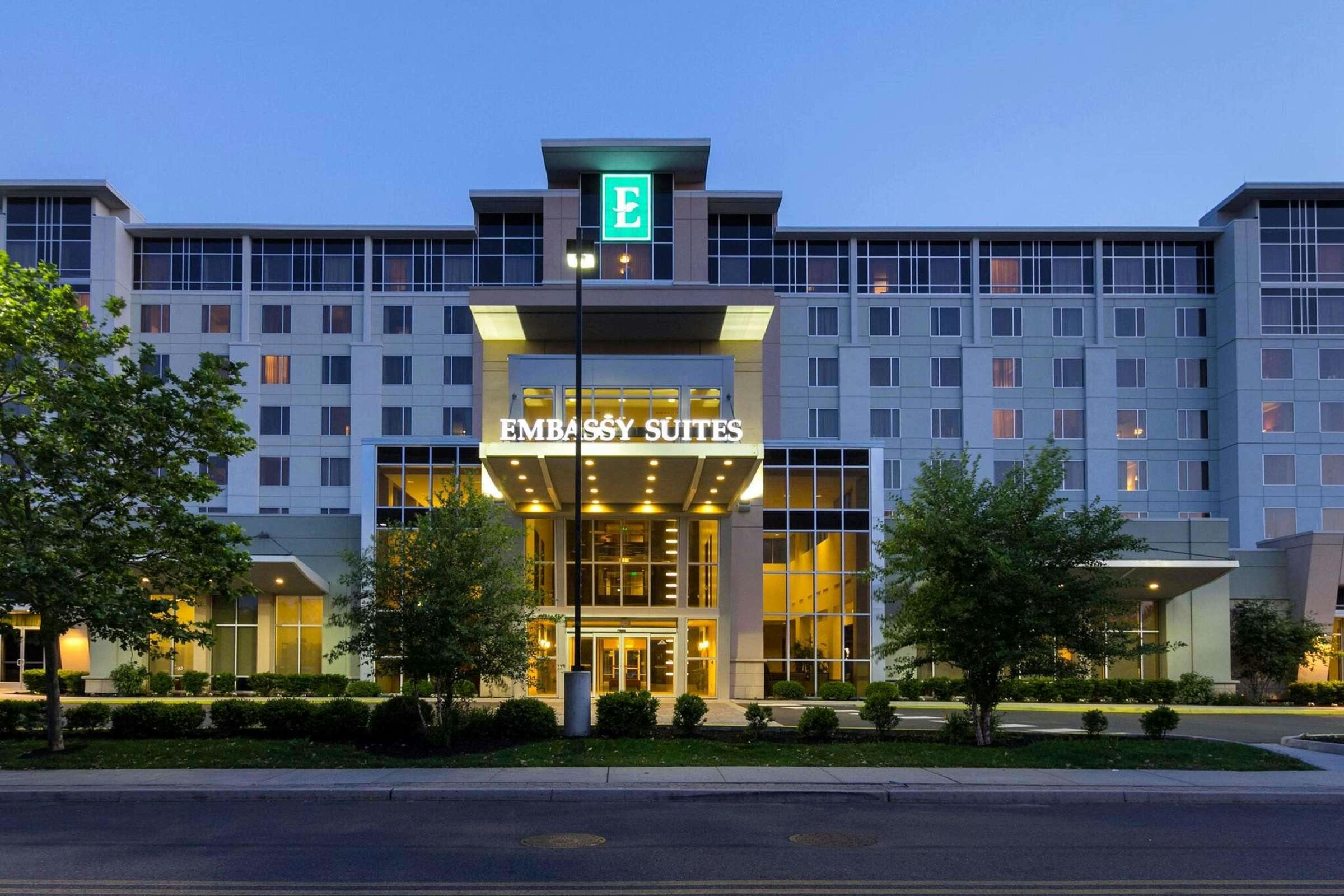 Hotel Embassy Suites by Hilton Newark Airport photo 2