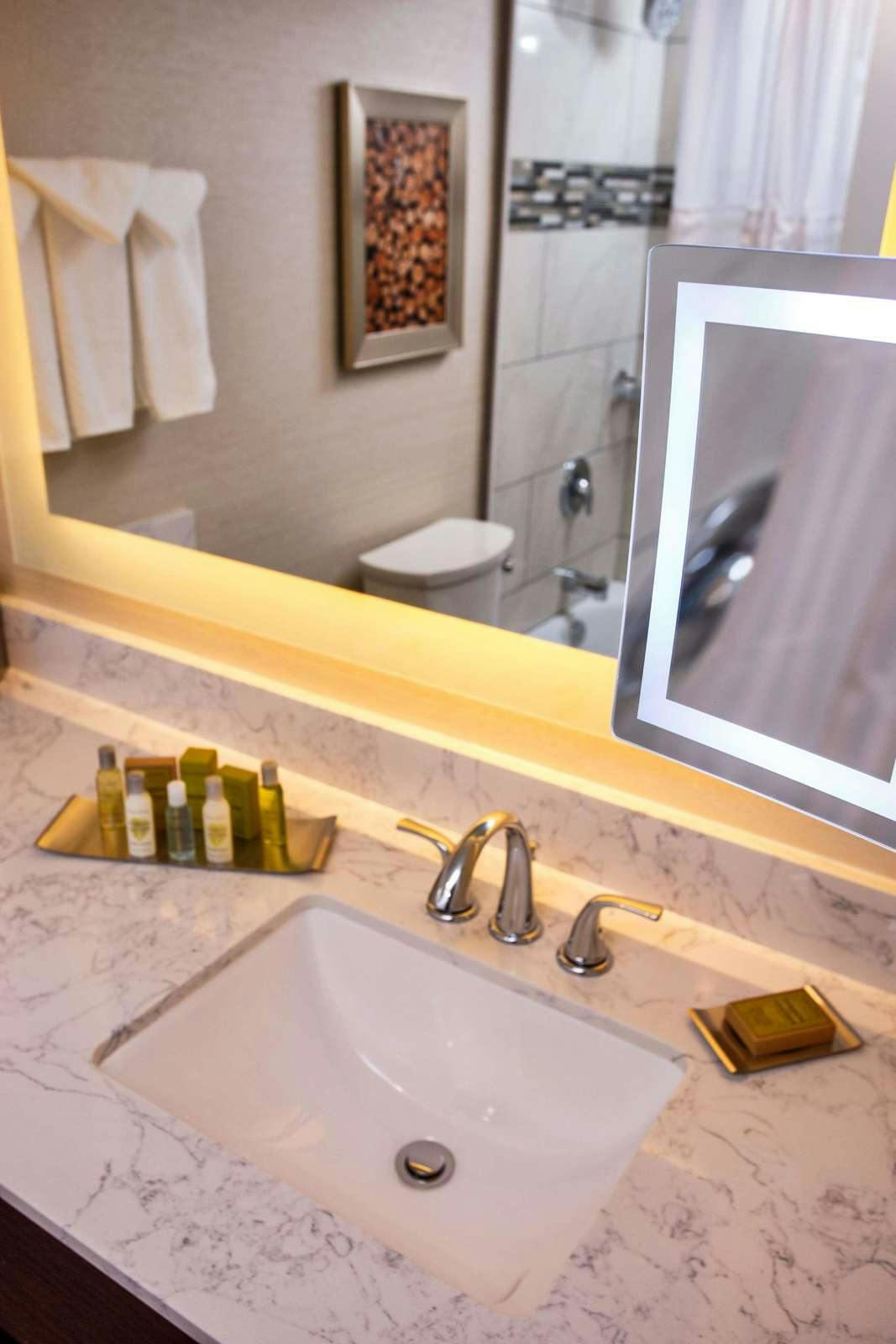 Hotel DoubleTree by Hilton Neenah photo 4