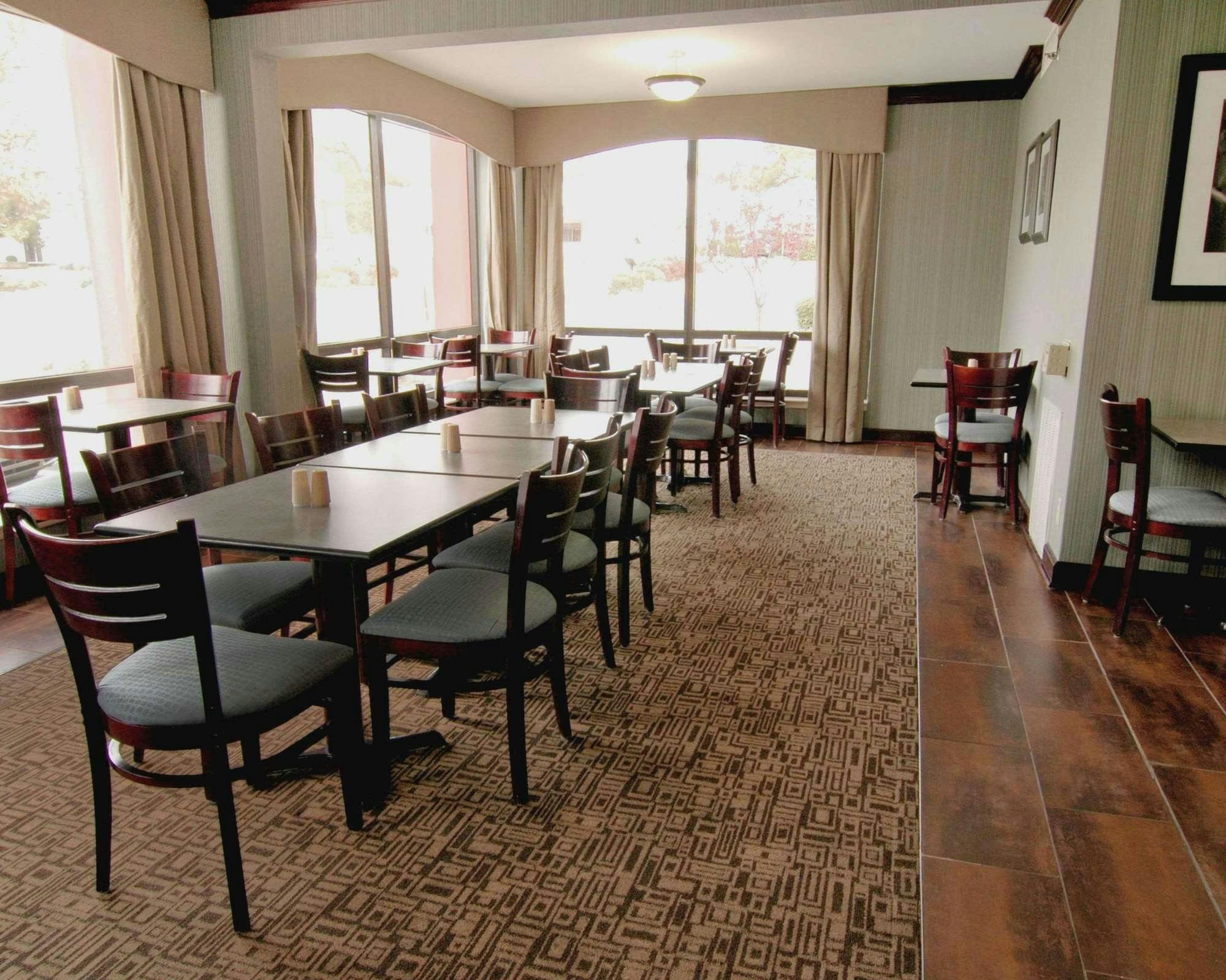 Hotel Quality Inn & Suites North Little Rock photo 5