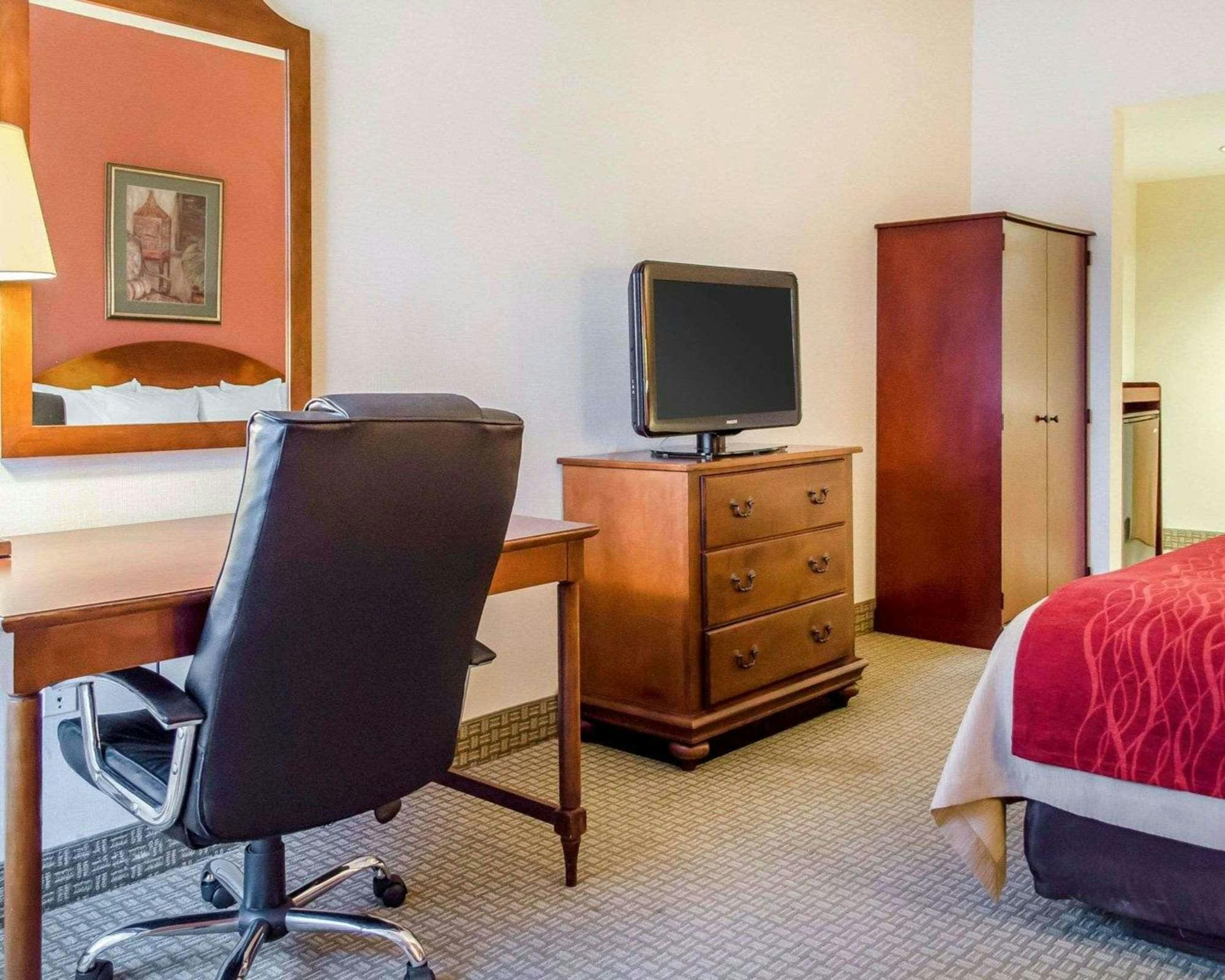 Hotel Comfort Inn & Suites York North photo 3