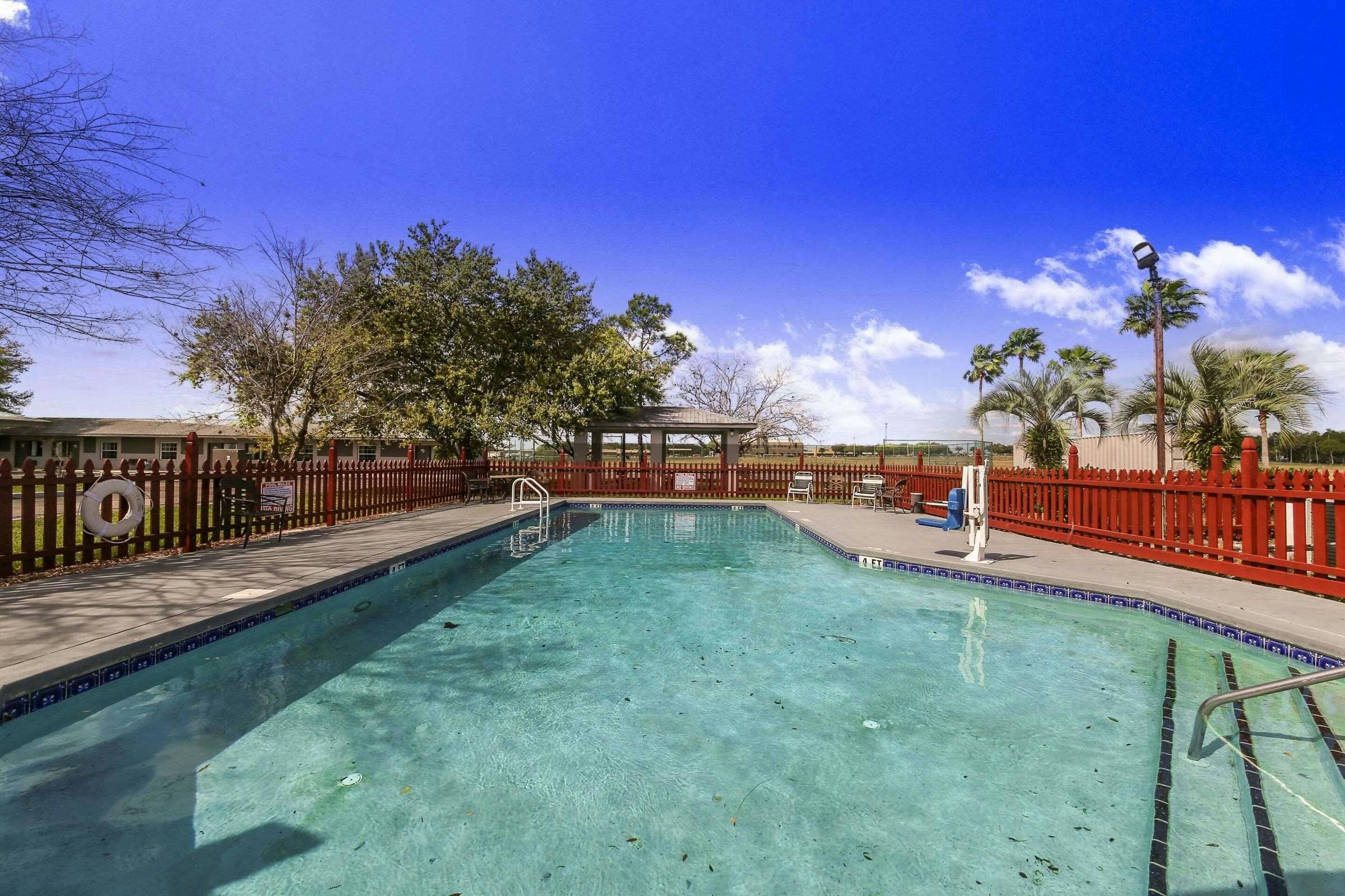 Hotel Rodeway Inn & Suites Haines City - Winter Haven photo 5