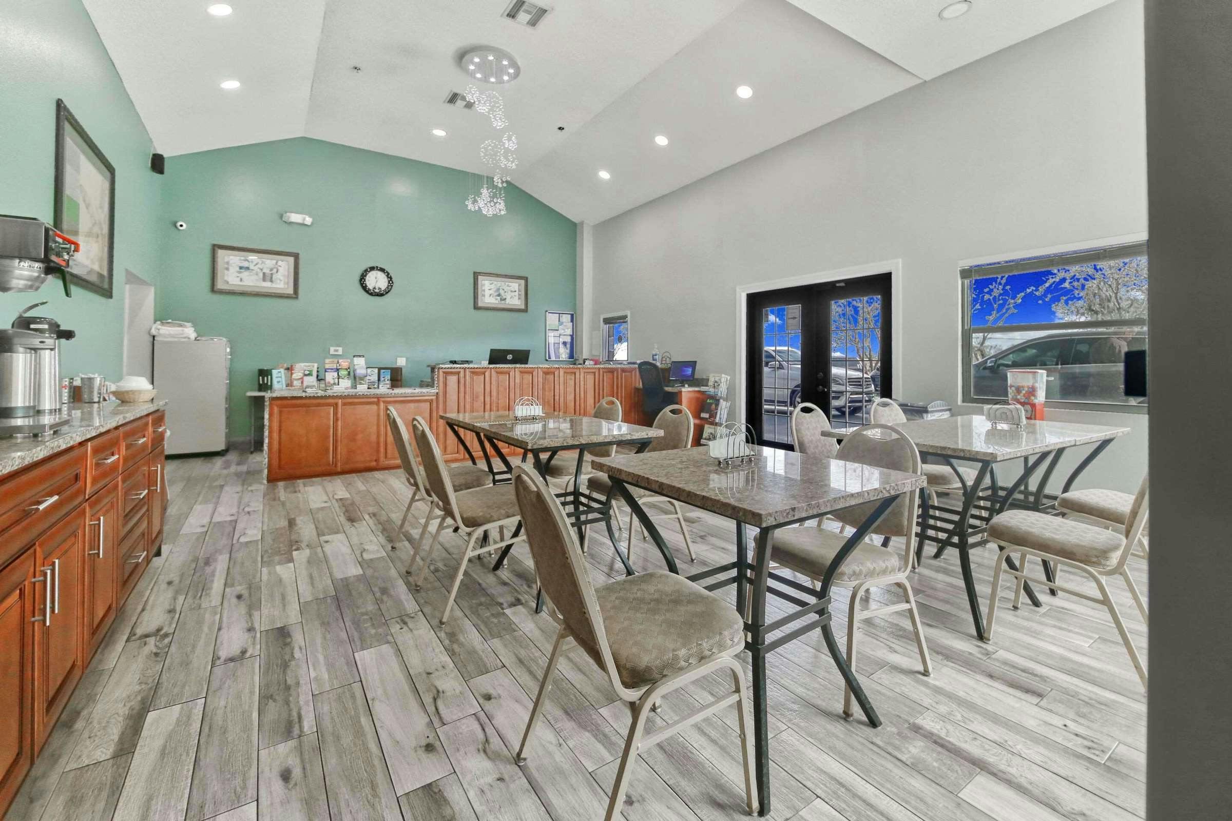 Hotel Rodeway Inn & Suites Haines City - Winter Haven photo 2